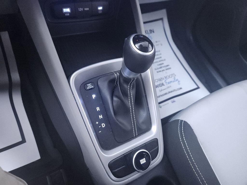 Used 2025 Hyundai Venue SEL FWD image 19