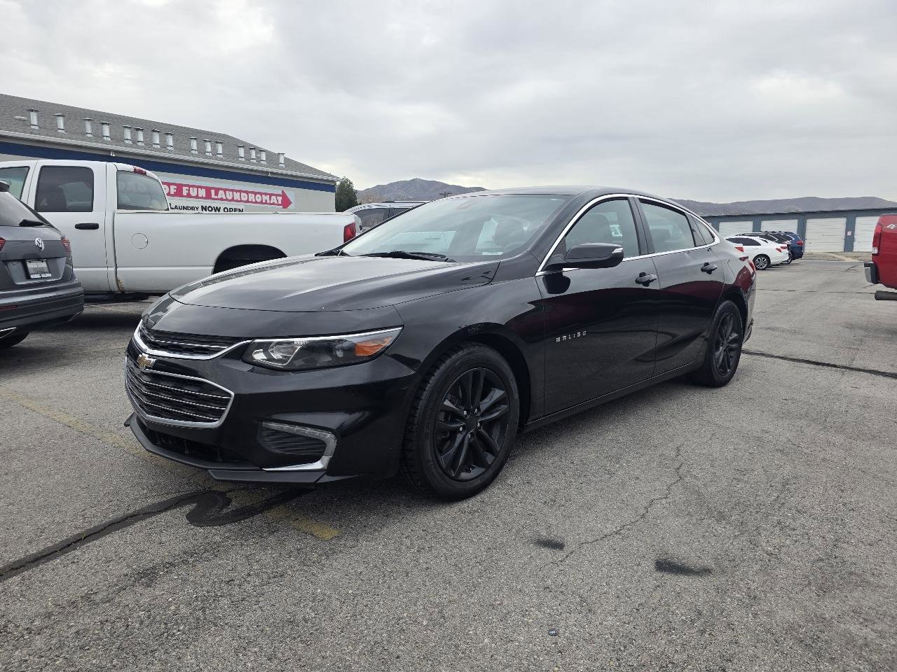 Used 2017 Chevrolet Malibu LT image 1