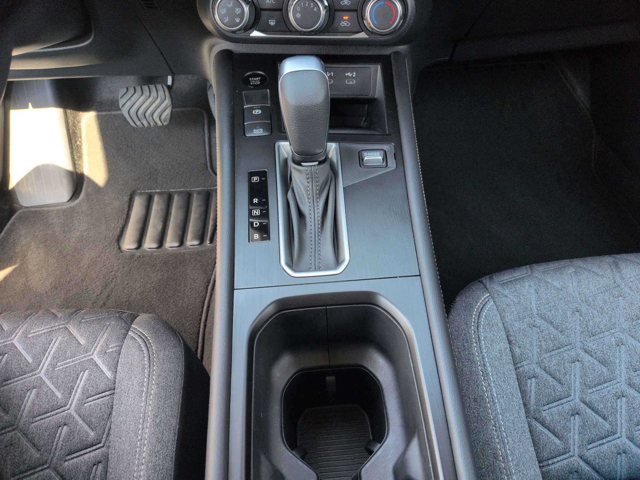 Used 2025 Nissan Kicks SV image 14