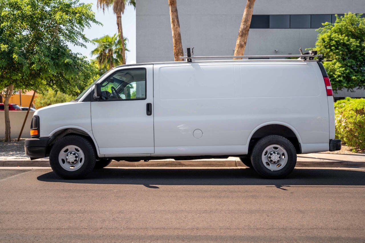 Used 2016 Chevrolet Express 2500 image 2