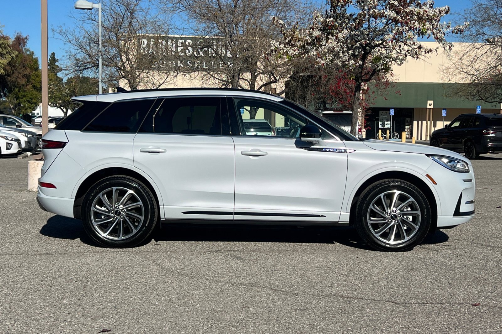Certified 2025 Lincoln Corsair Grand Touring w/ Equipment Group 301A image 3