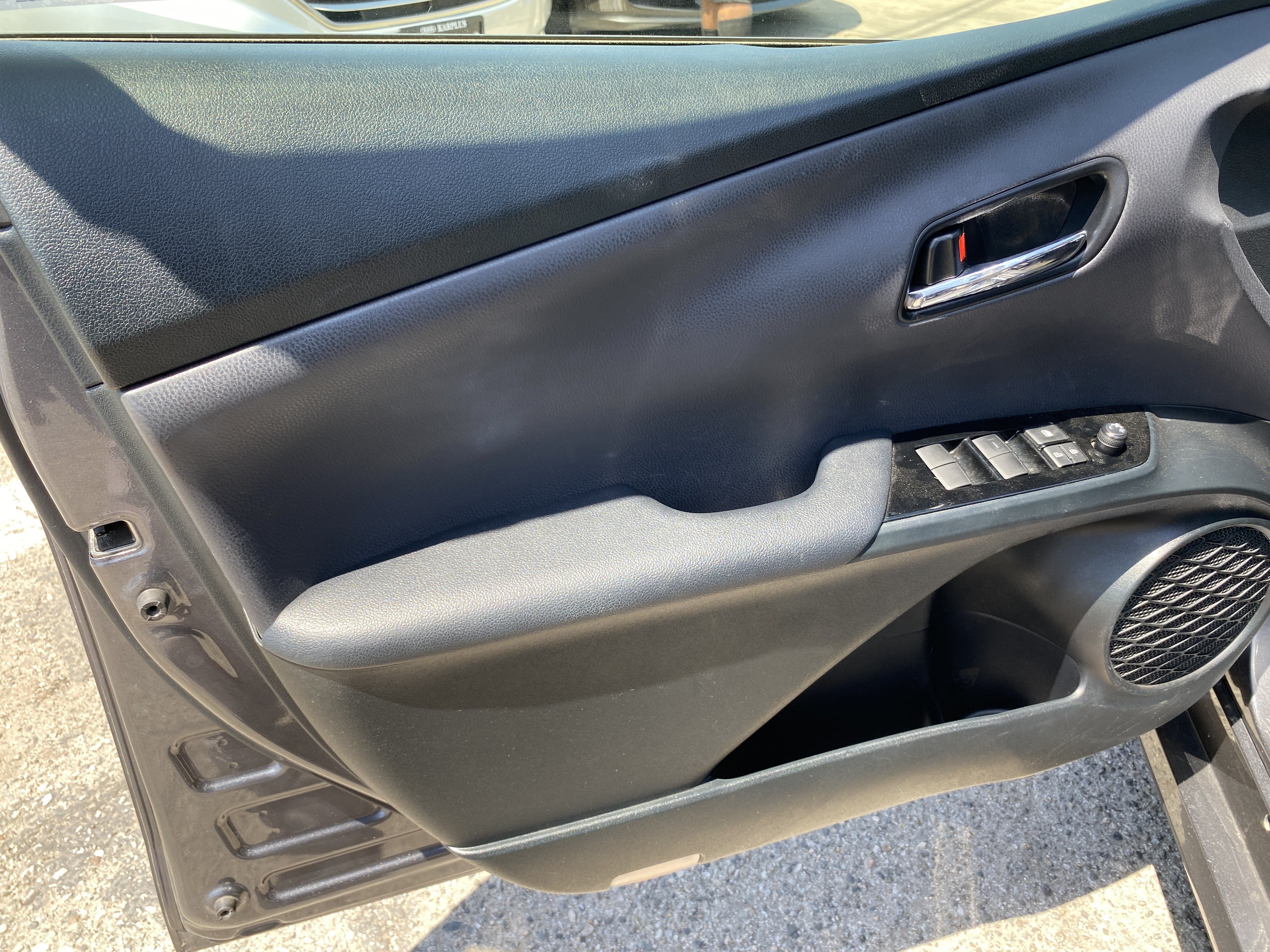 Used 2021 Toyota Prius LE FWD image 15