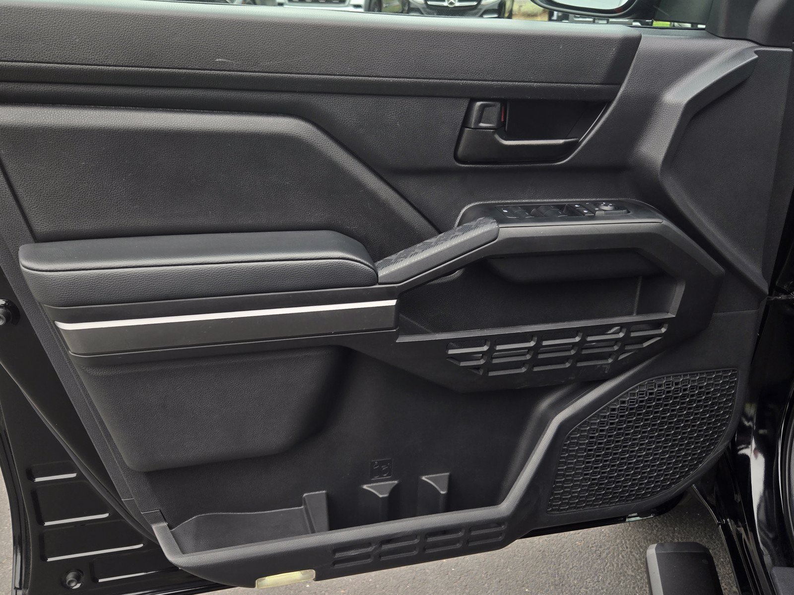 Certified 2025 Toyota Tacoma SR5 AWD/4WD image 9