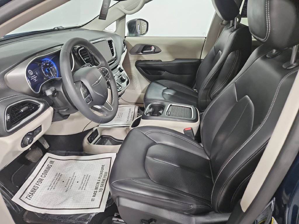 Used 2023 Chrysler Pacifica Touring-L AWD/4WD image 10