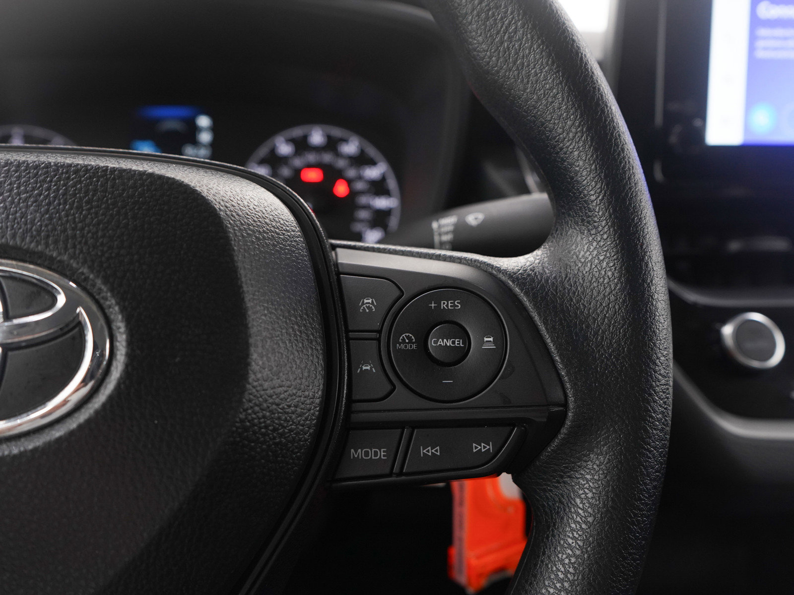Used 2025 Toyota Corolla LE FWD image 25
