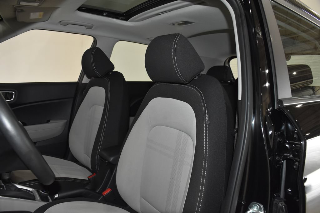 Certified 2025 Hyundai Venue SEL FWD image 27
