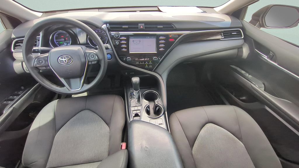 Used 2019 Toyota Camry LE image 18