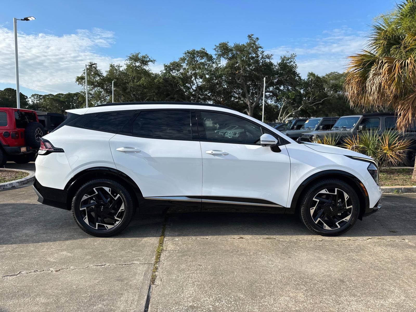 Used 2023 Kia Sportage SX FWD image 2