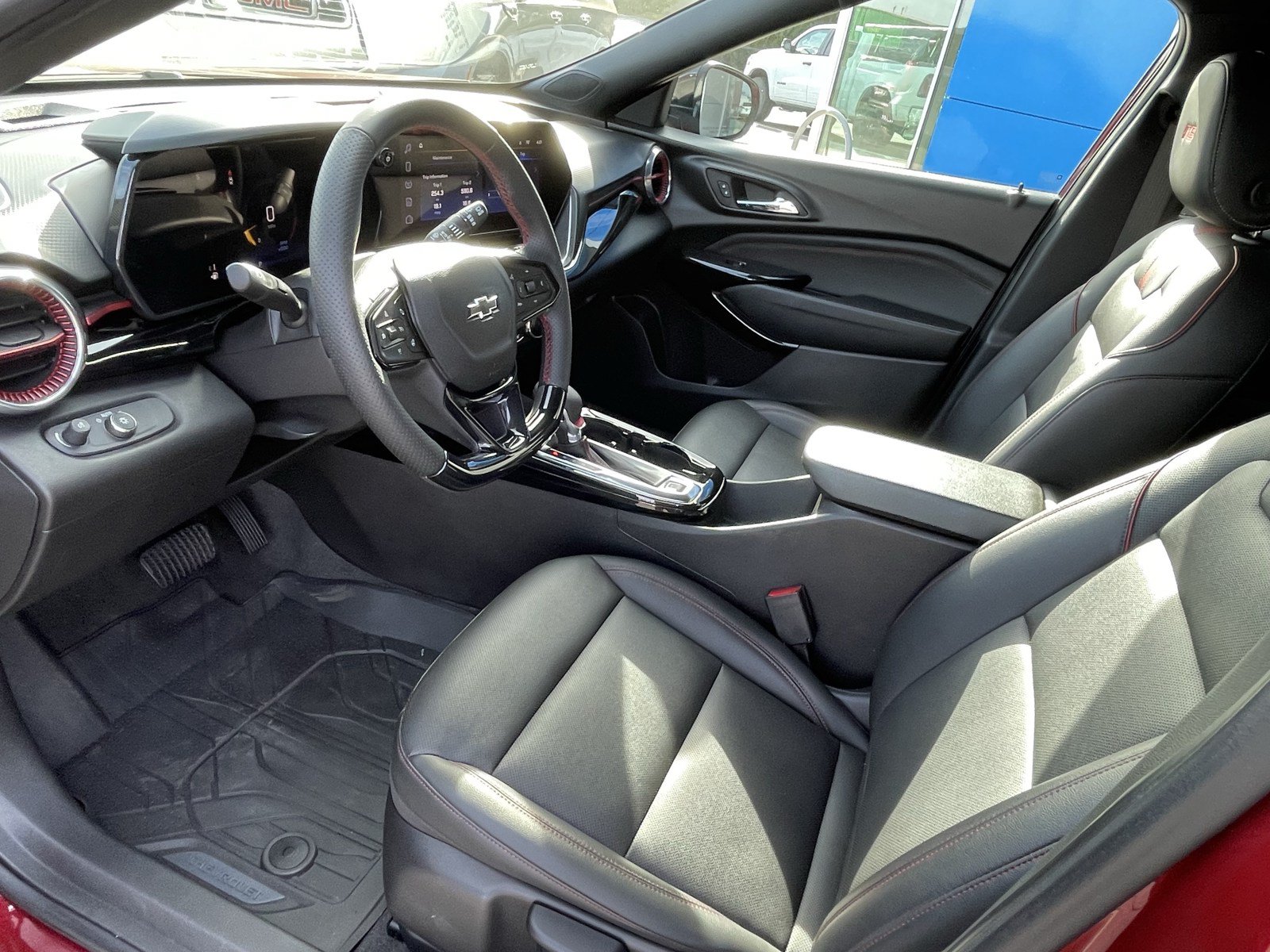 Used 2024 Chevrolet Trax RS w/ Sunroof Package FWD image 10
