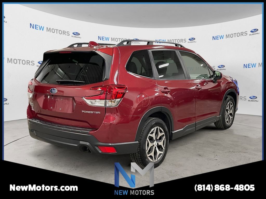 Used 2022 Subaru Forester Premium AWD/4WD image 5