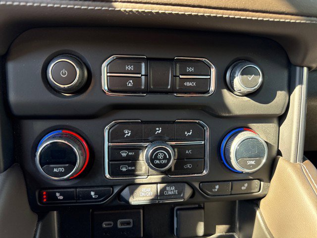 Used 2023 Chevrolet Suburban LT w/ Luxury Package image 25