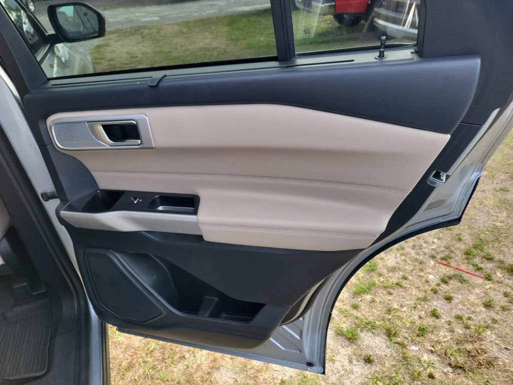 Used 2022 Ford Explorer Limited w/ Equipment Group 301A RWD image 37