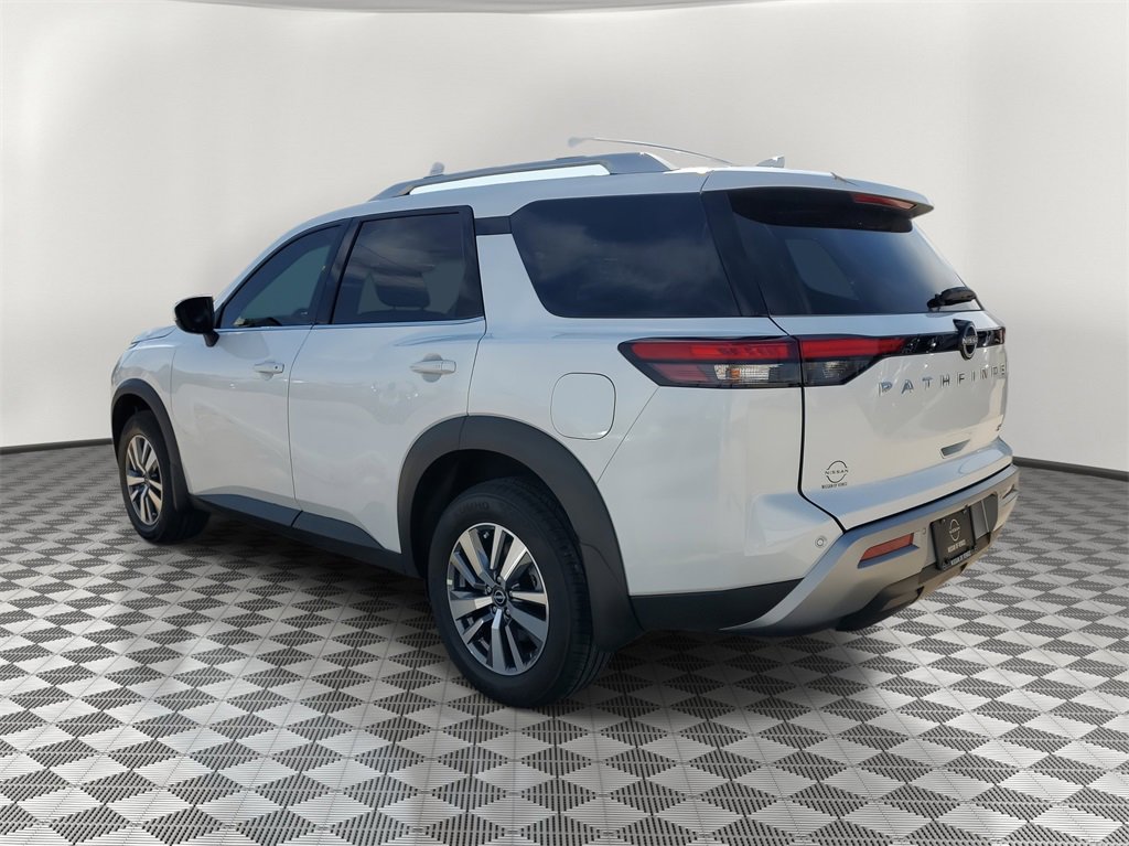 New 2025 Nissan Pathfinder SL image 2