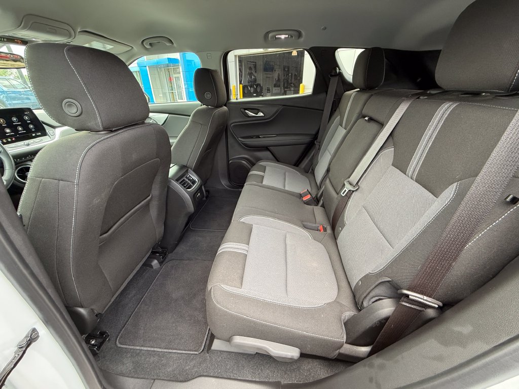Certified 2024 Chevrolet Blazer LT w/ Convenience Package FWD image 28