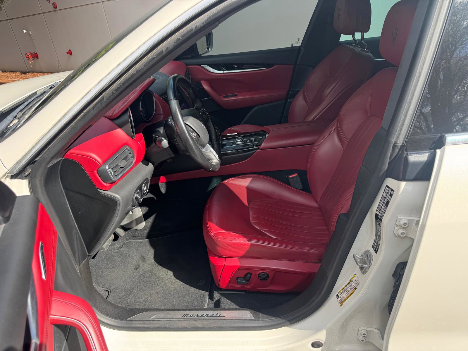 Used 2018 Maserati Levante GranLusso image 16