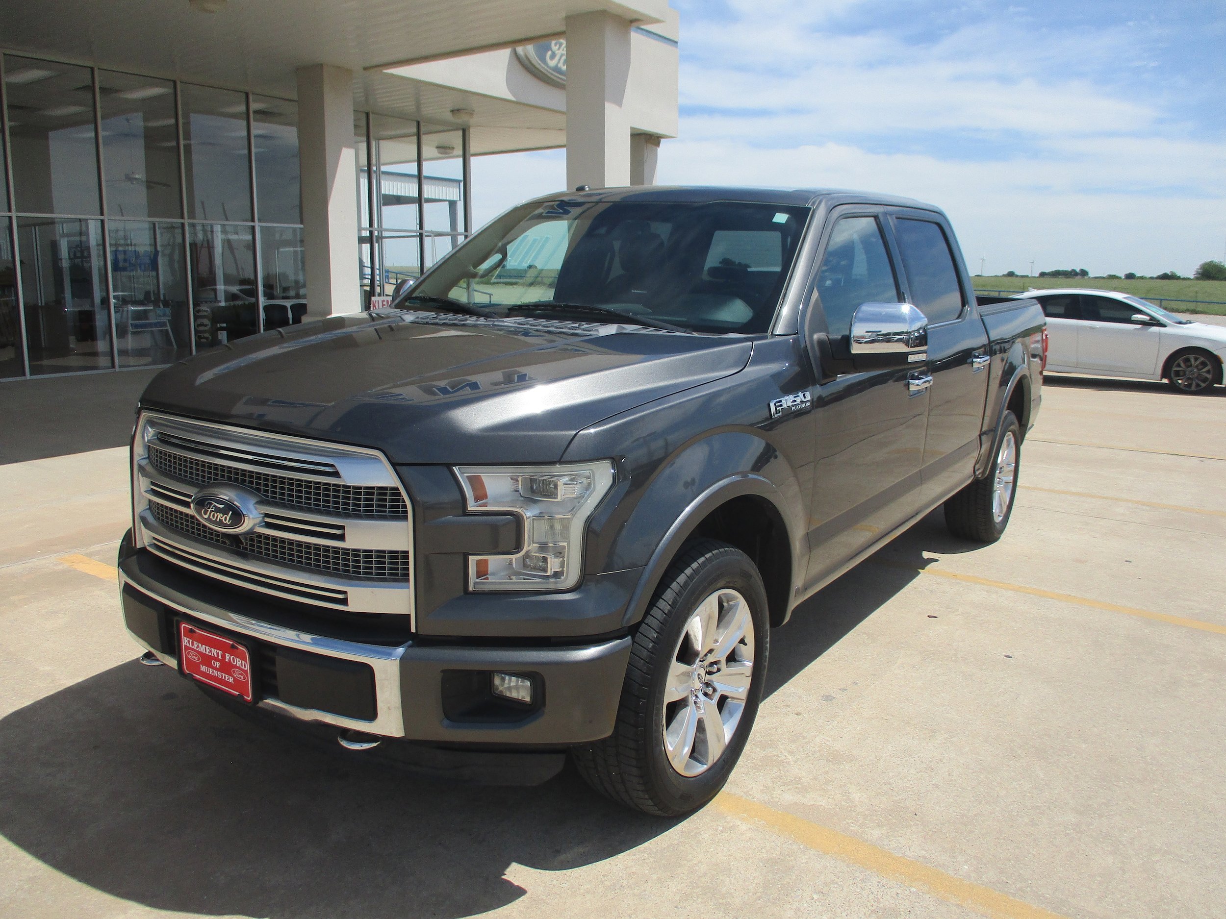 Used 2015 Ford F150 Platinum w/ Equipment Group 701A Luxury AWD/4WD image 2