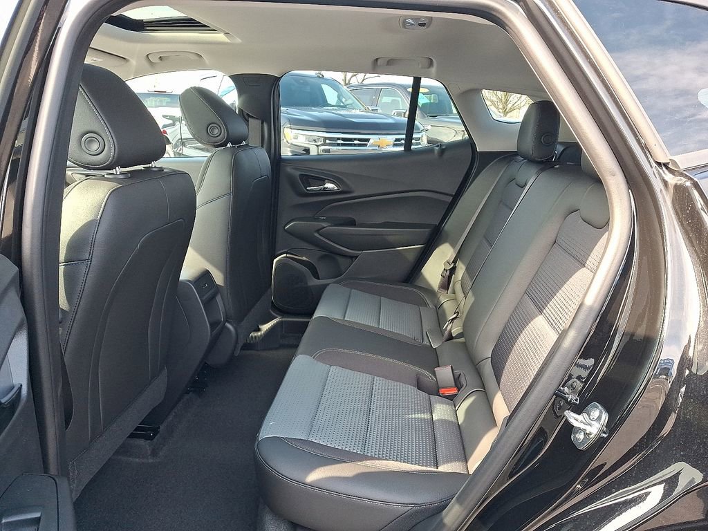 New 2026 Chevrolet Trax LT w/ Sunroof Package image 5
