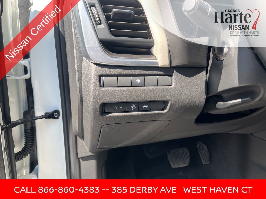 Certified 2025 Nissan Rogue SV image 29