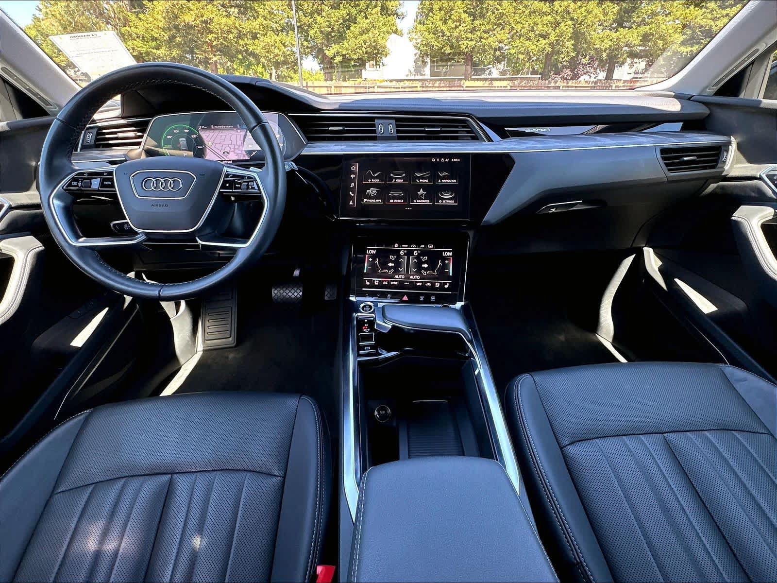 Used 2023 Audi e-tron Premium Plus w/ Premium Plus Package AWD/4WD image 18