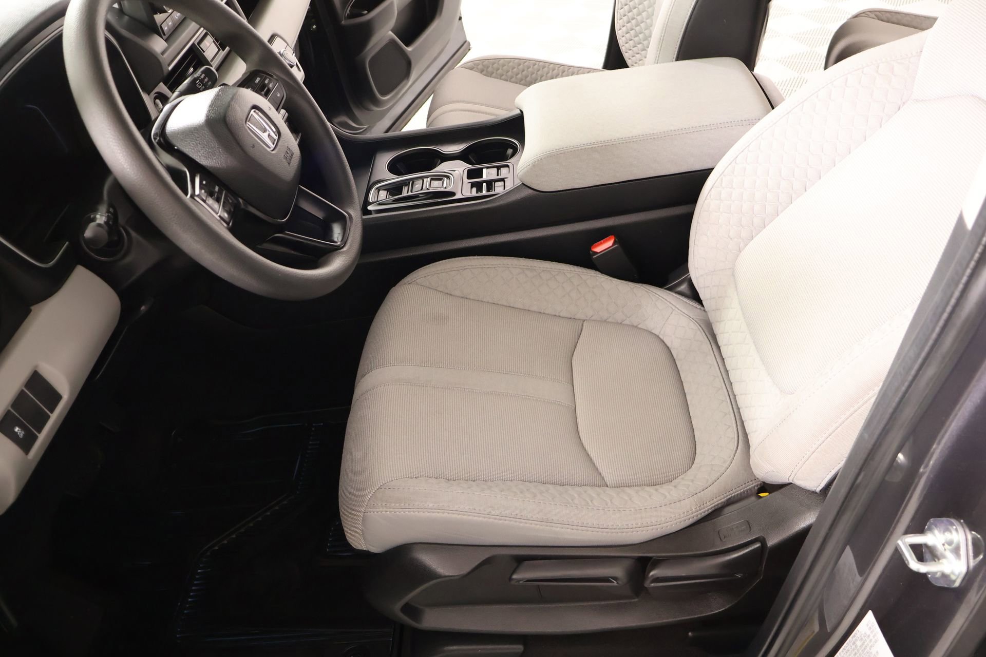 Used 2023 Honda Pilot LX image 10