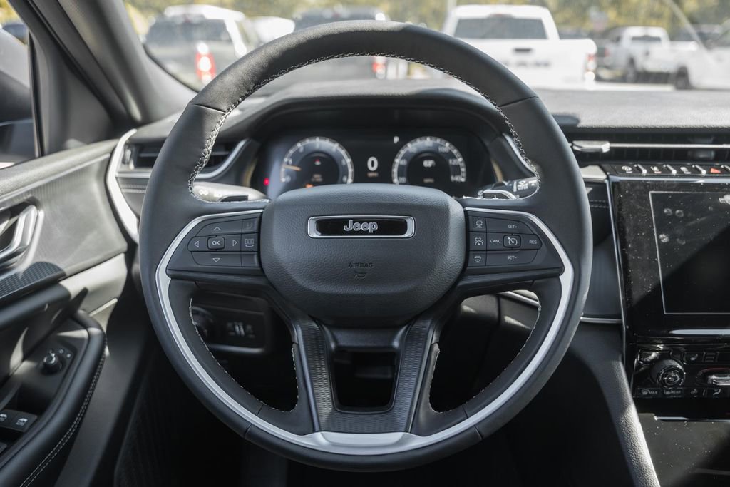 New 2025 Jeep Grand Cherokee Laredo X w/ Luxury Tech Group I image 27