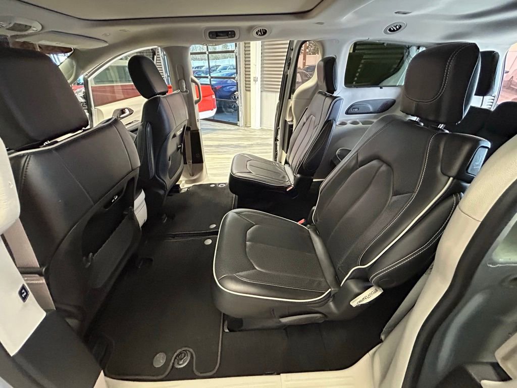 Used 2023 Chrysler Pacifica Limited image 47