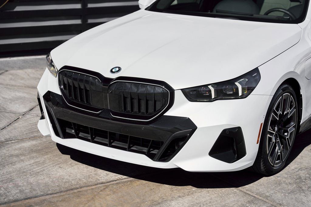 Used 2026 BMW 550e xDrive image 6