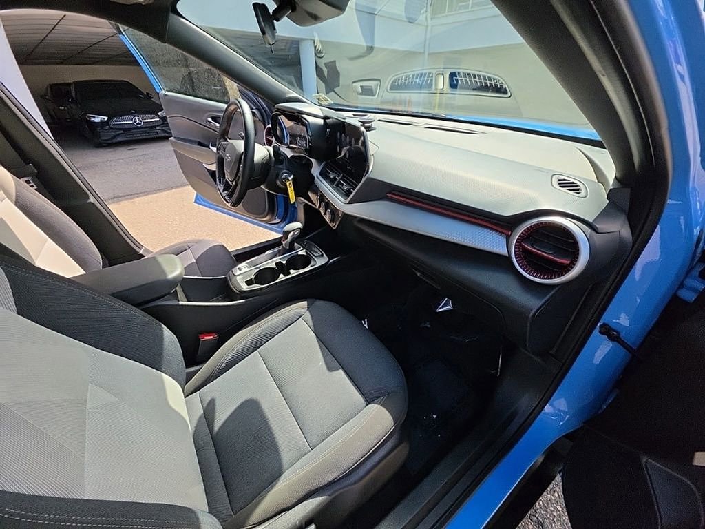 Used 2024 Chevrolet Trax RS w/ Sunroof Package image 30