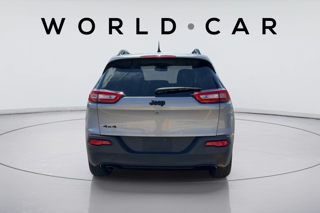 Used 2018 Jeep Cherokee Latitude w/ Altitude Package AWD/4WD image 4
