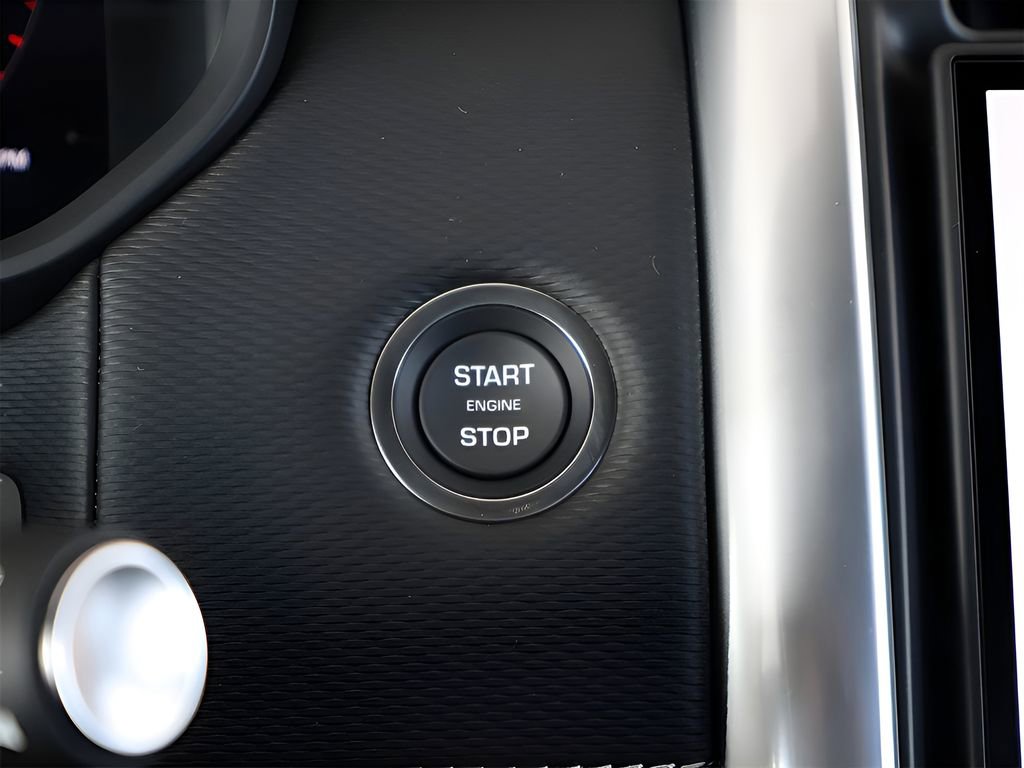 New 2025 Land Rover Discovery Dynamic SE image 30