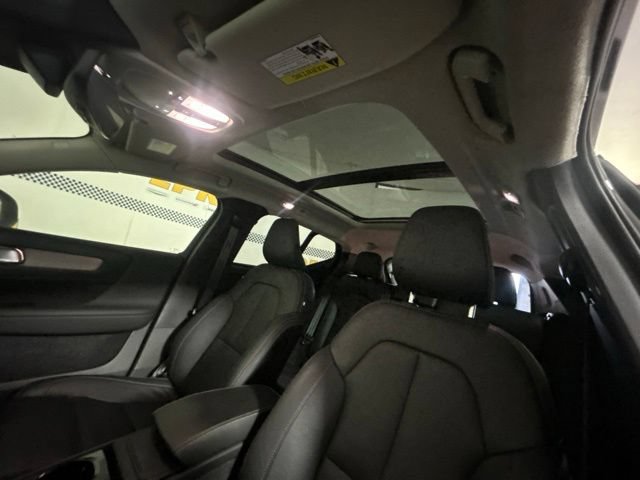 Used 2025 Volvo XC40 B5 Plus AWD/4WD image 35