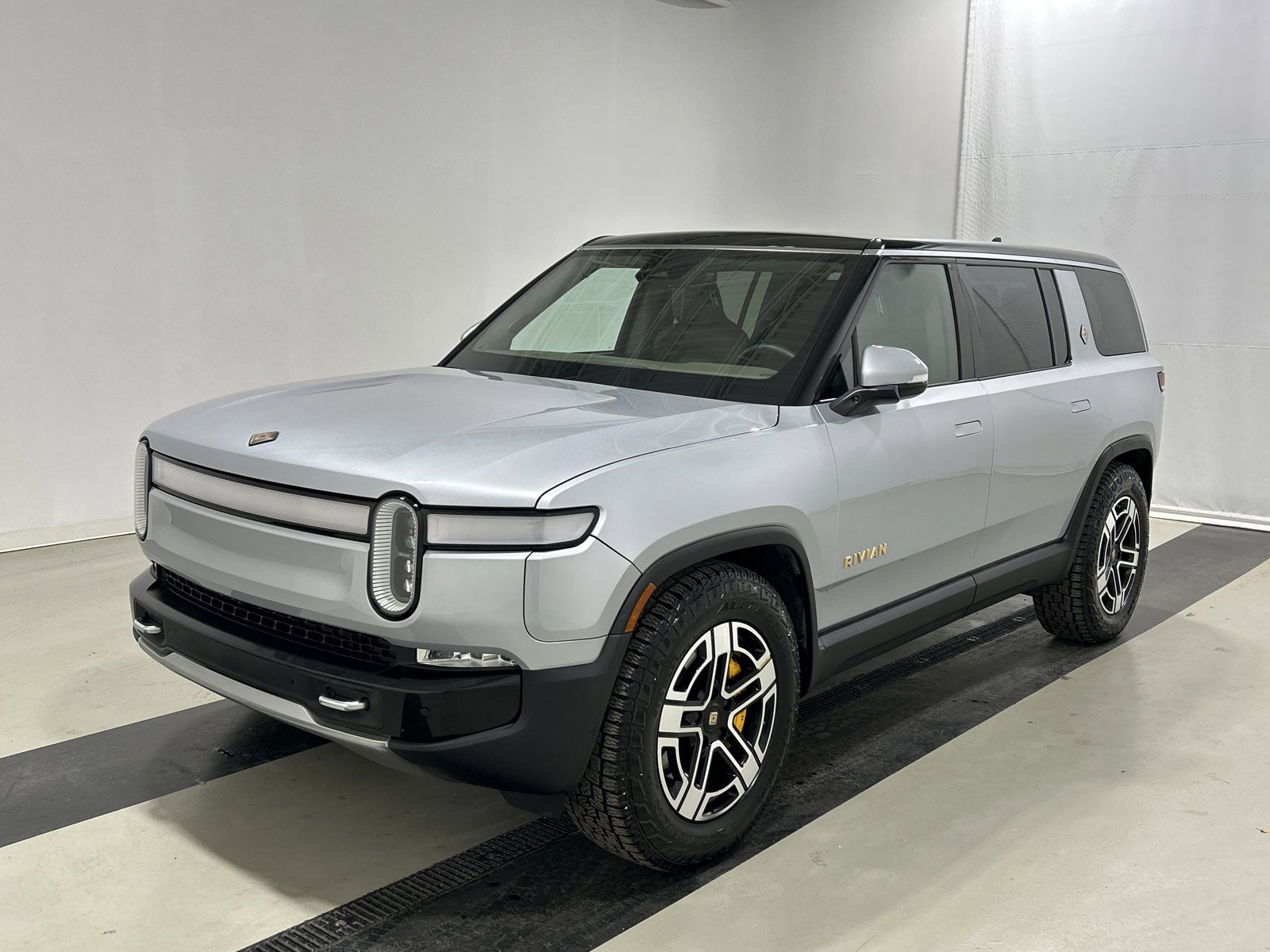 Used 2022 Rivian R1S Launch Edition AWD/4WD image 1