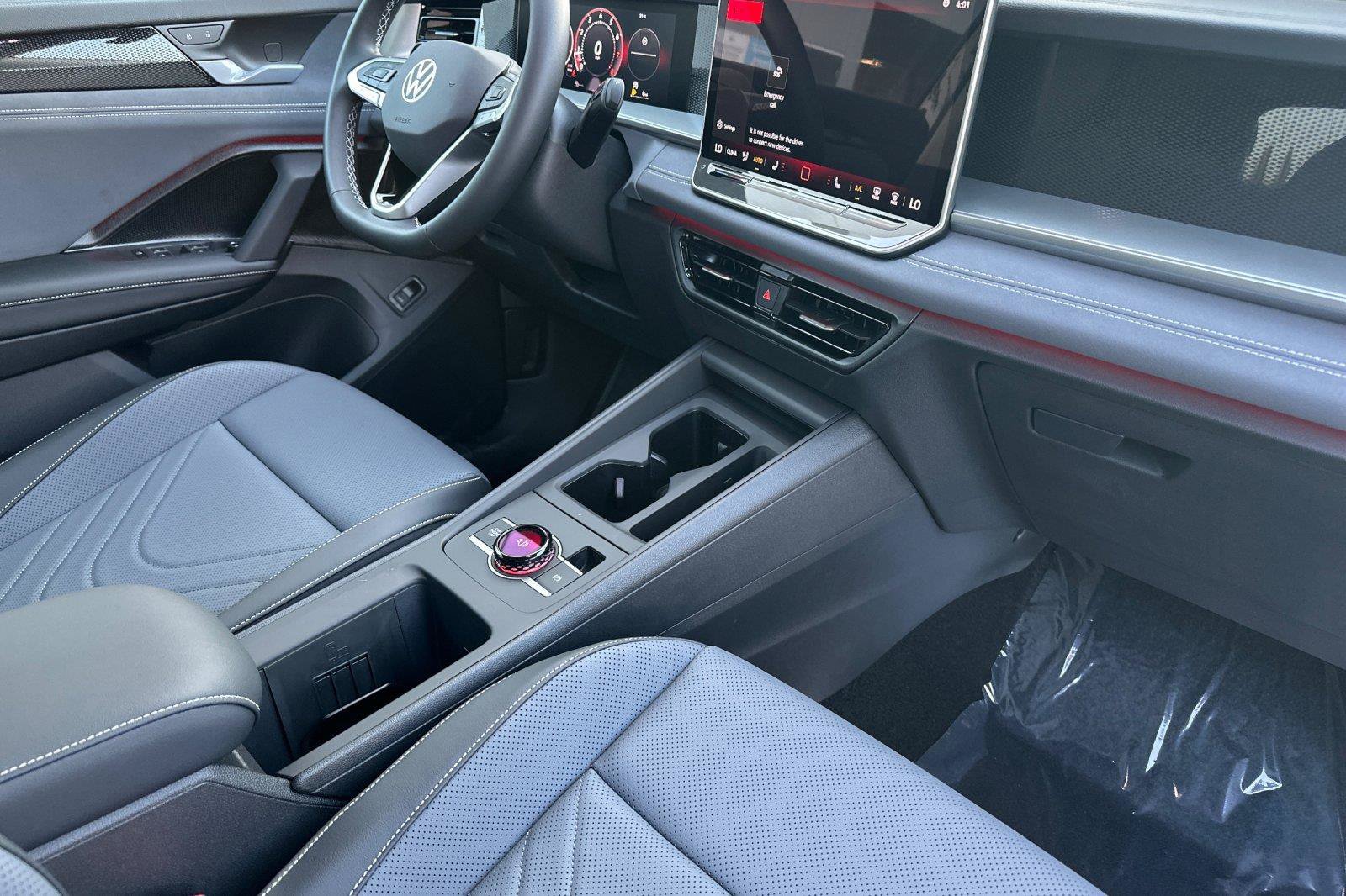 New 2026 Volkswagen Tiguan SE FWD image 15