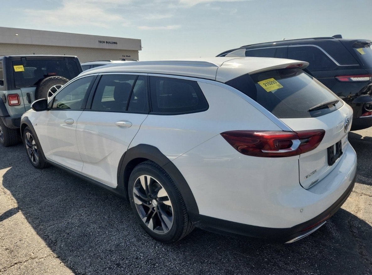 Used 2018 Buick Regal Preferred w/ Sights and Sounds Package AWD/4WD image 5