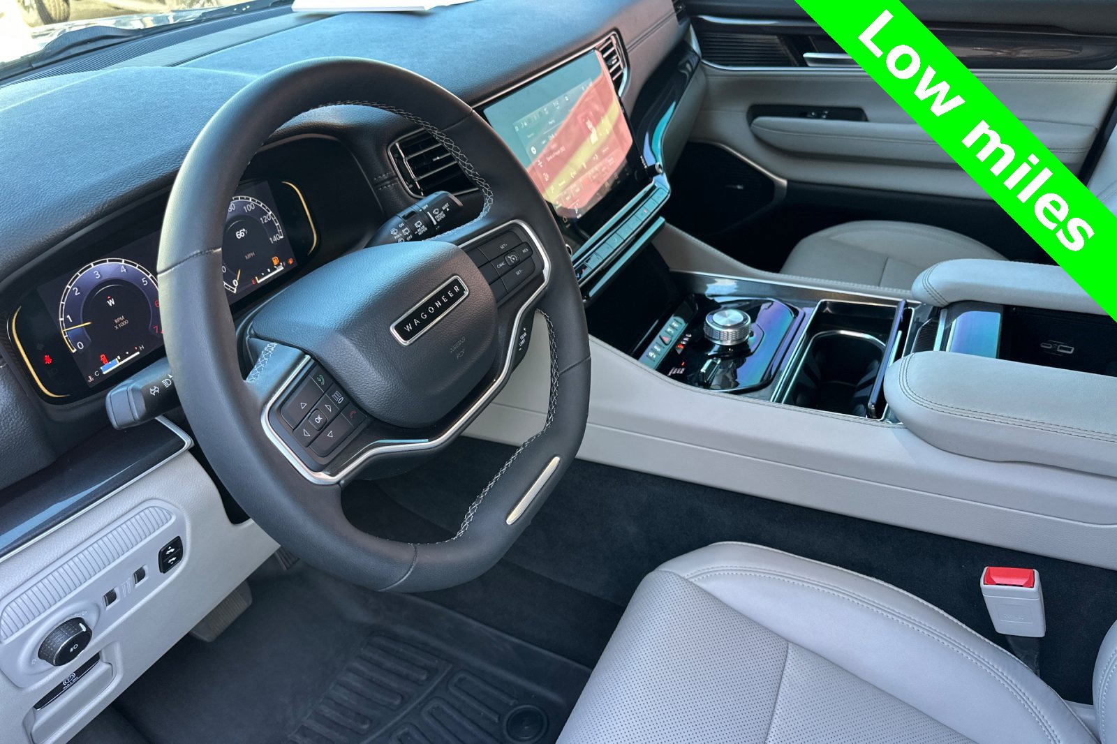 Used 2024 Jeep Wagoneer 4WD image 10