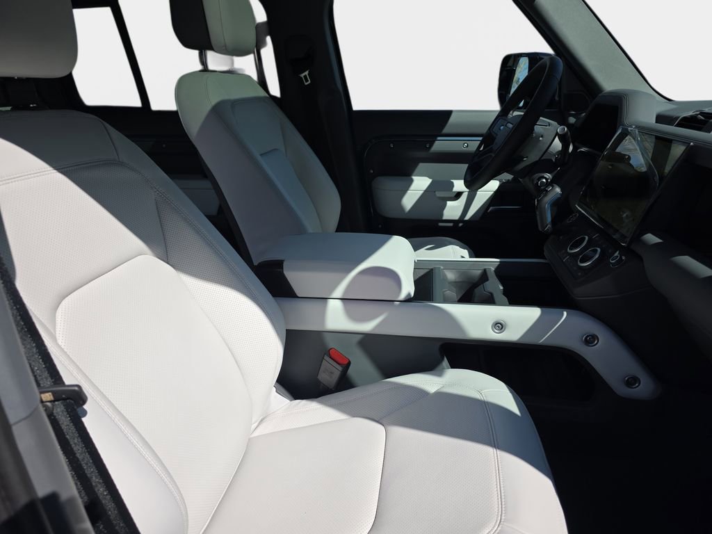 New 2026 Land Rover Defender 110 X-Dynamic SE image 10