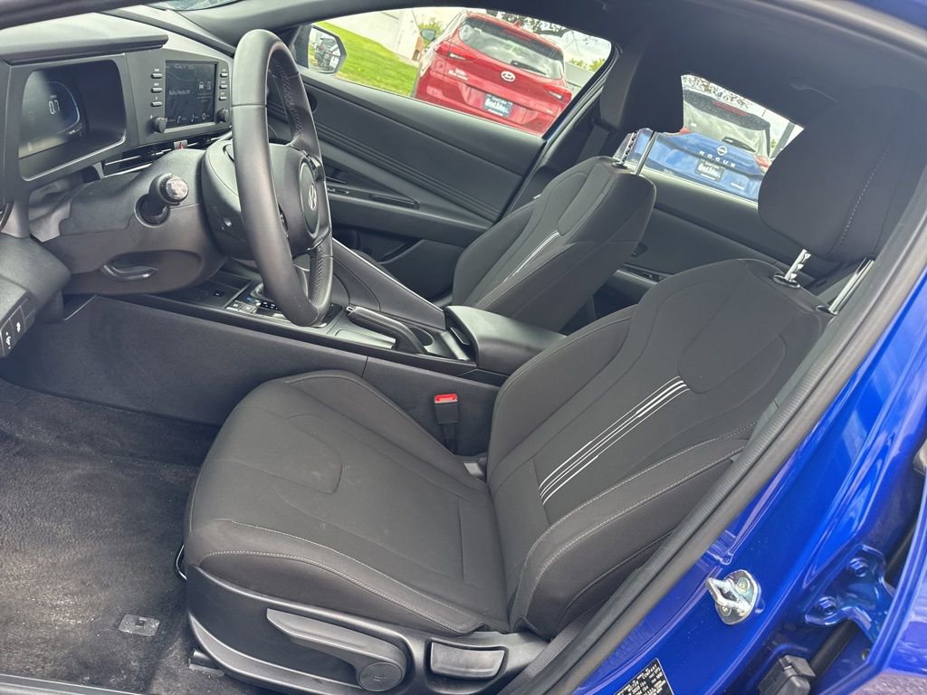 Used 2025 Hyundai Elantra Sport FWD image 9