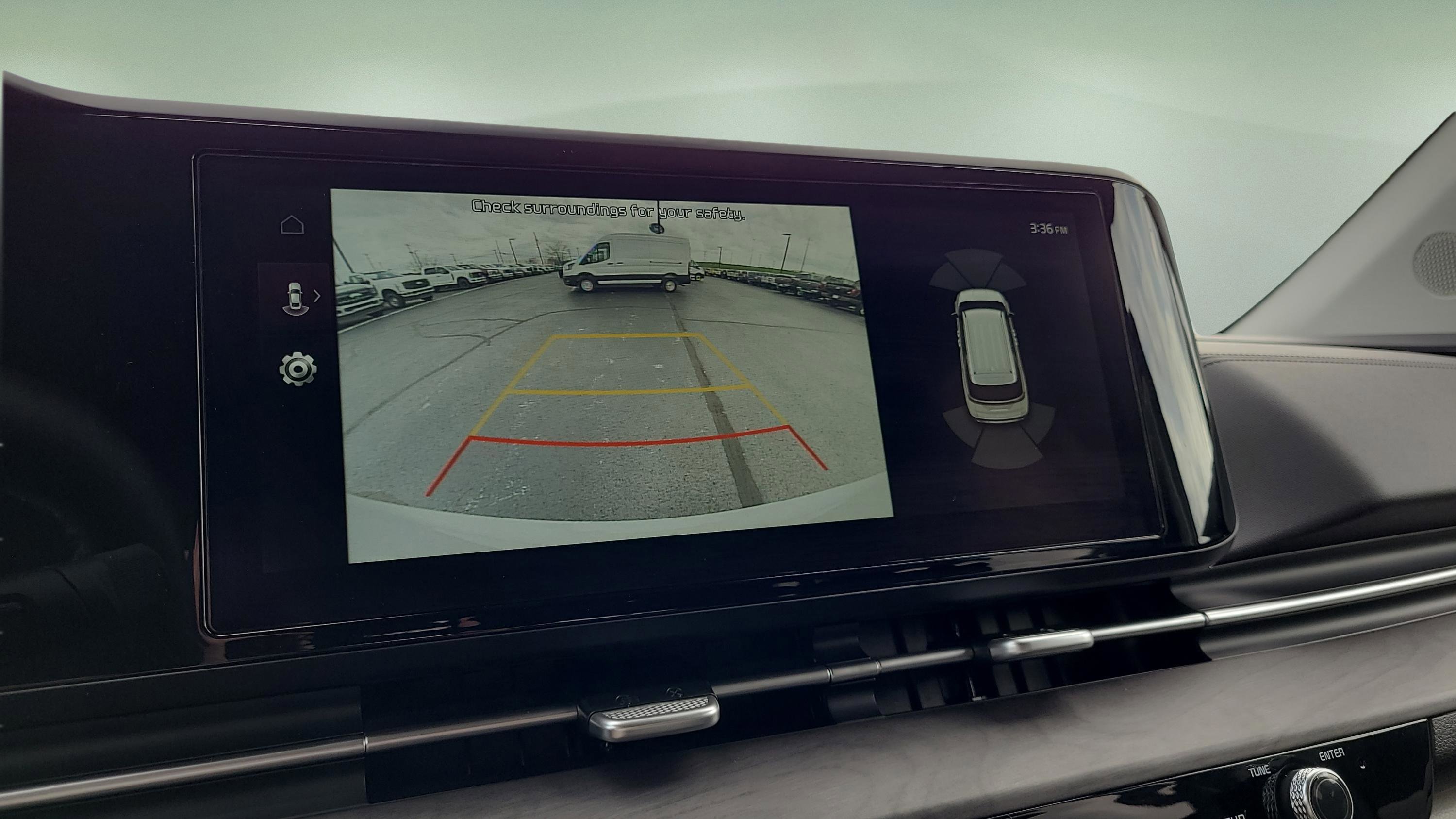 Used 2024 Kia Carnival EX image 19