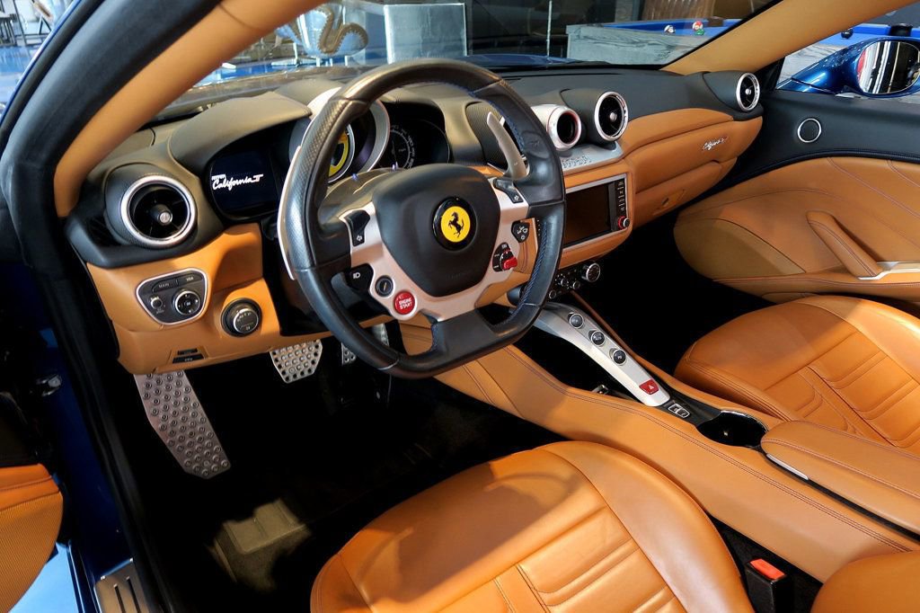 Used 2016 Ferrari California T RWD image 14