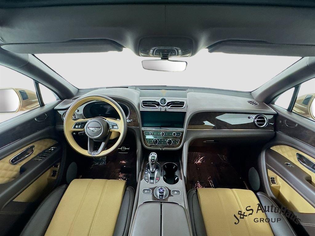 Used 2021 Bentley Bentayga AWD/4WD image 29