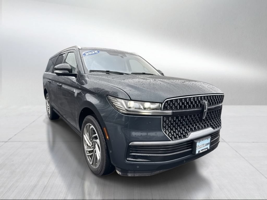 Used 2025 Lincoln Navigator L Reserve AWD/4WD image 1
