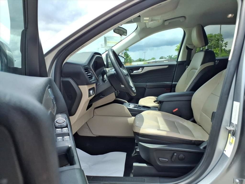 Used 2022 Ford Escape SEL FWD image 16