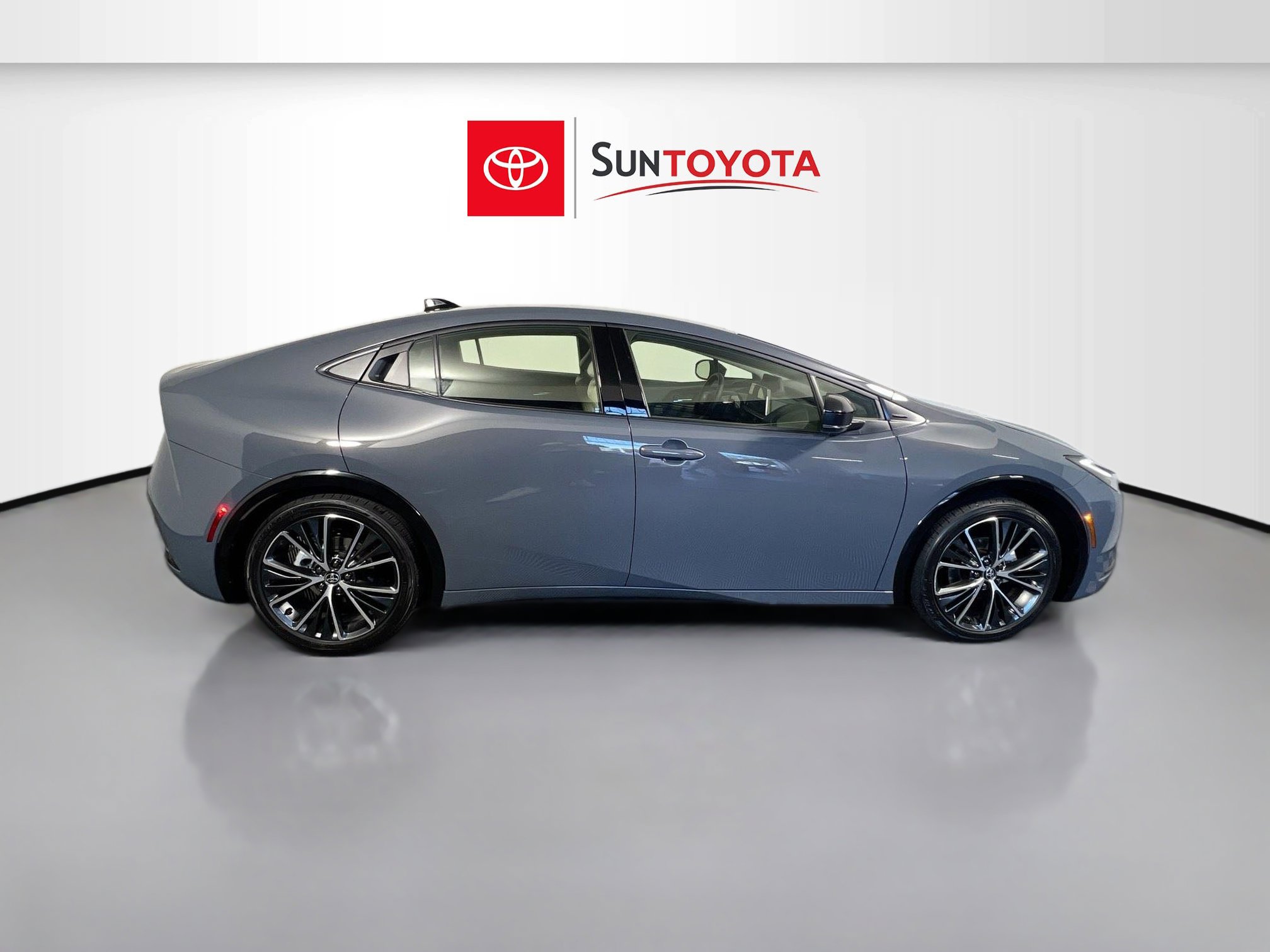 Used 2026 Toyota Prius XLE image 2