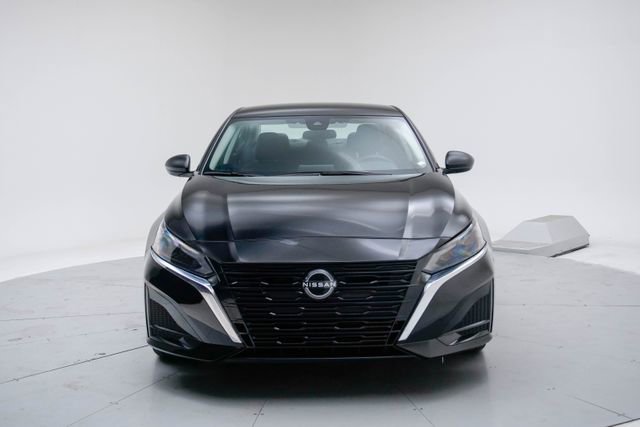 Used 2024 Nissan Altima 2.5 SV image 11