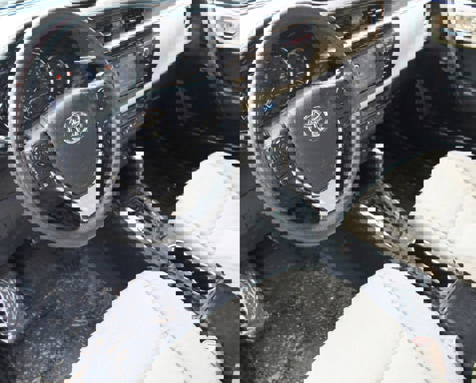 Used 2016 Toyota Corolla LE image 12