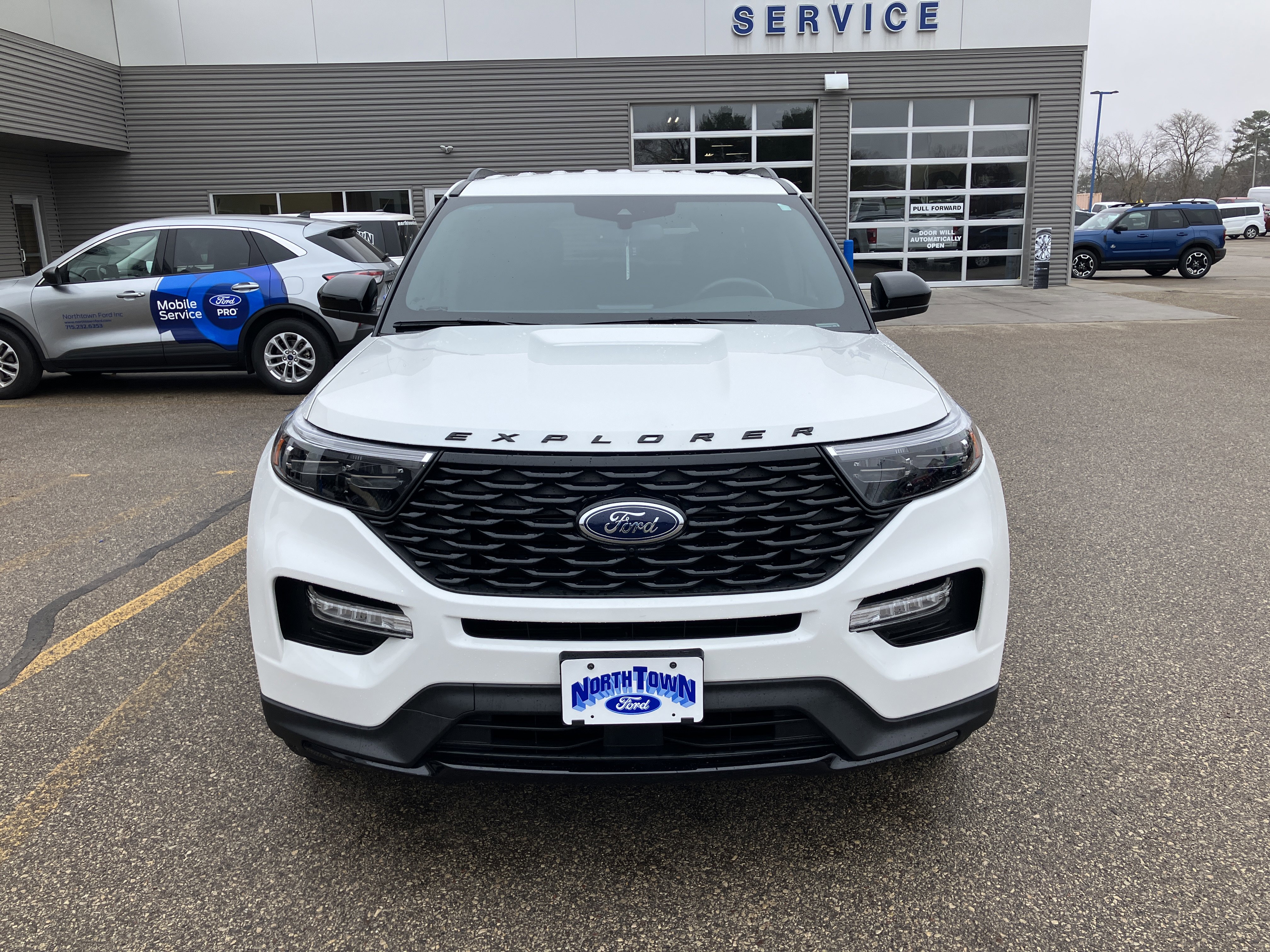 Used 2023 Ford Explorer ST-Line w/ Class IV Trailer Tow Package AWD/4WD image 3