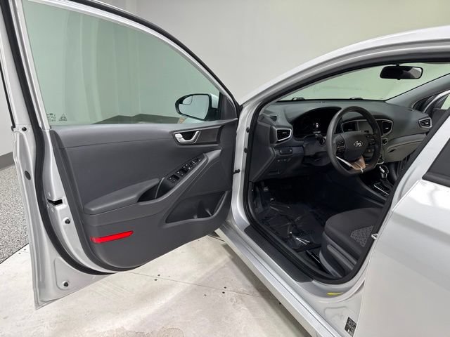 Used 2018 Hyundai Ioniq Blue FWD image 7