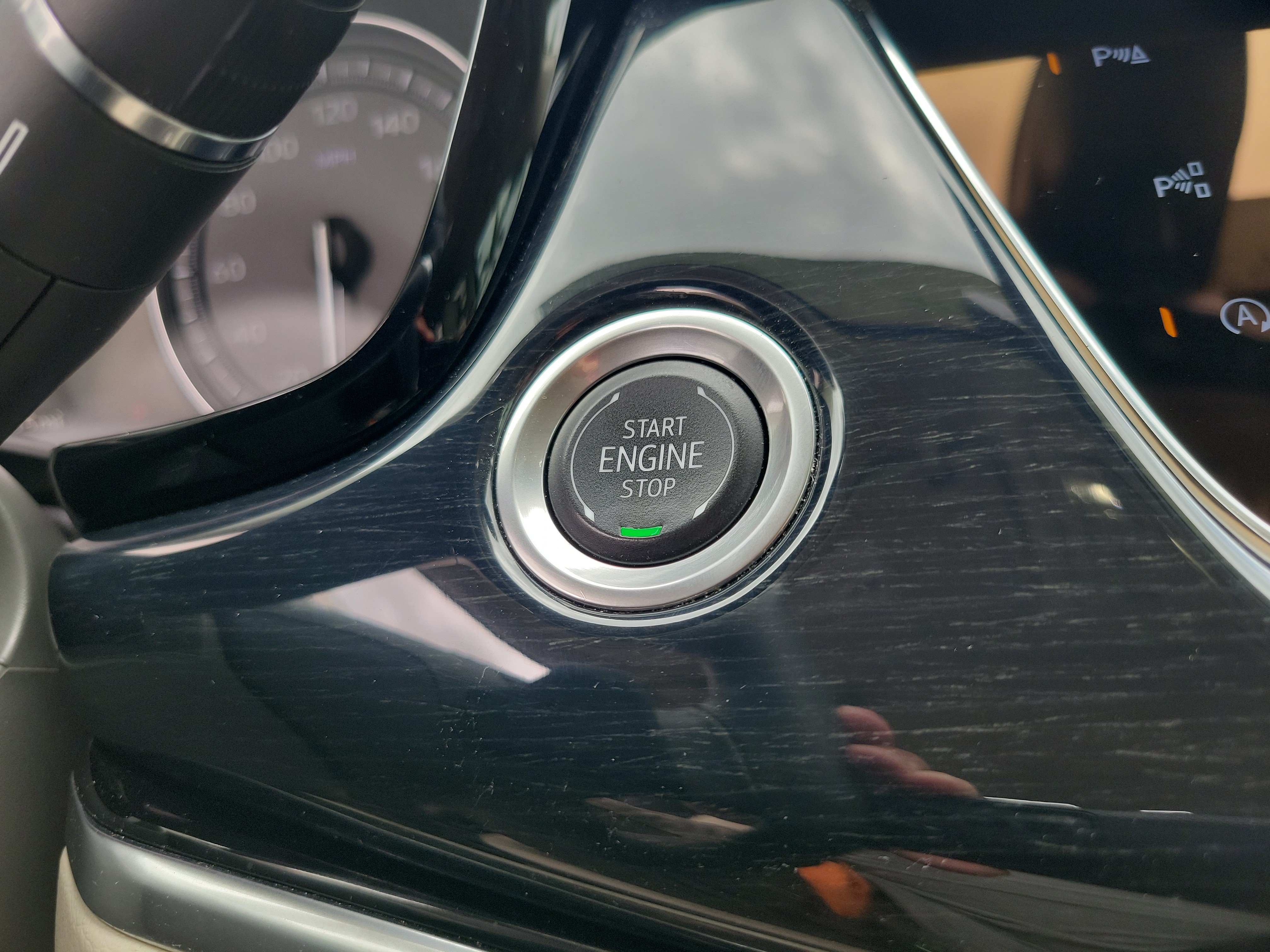 Certified 2024 Cadillac XT6 Premium Luxury w/ Technology Package FWD image 33