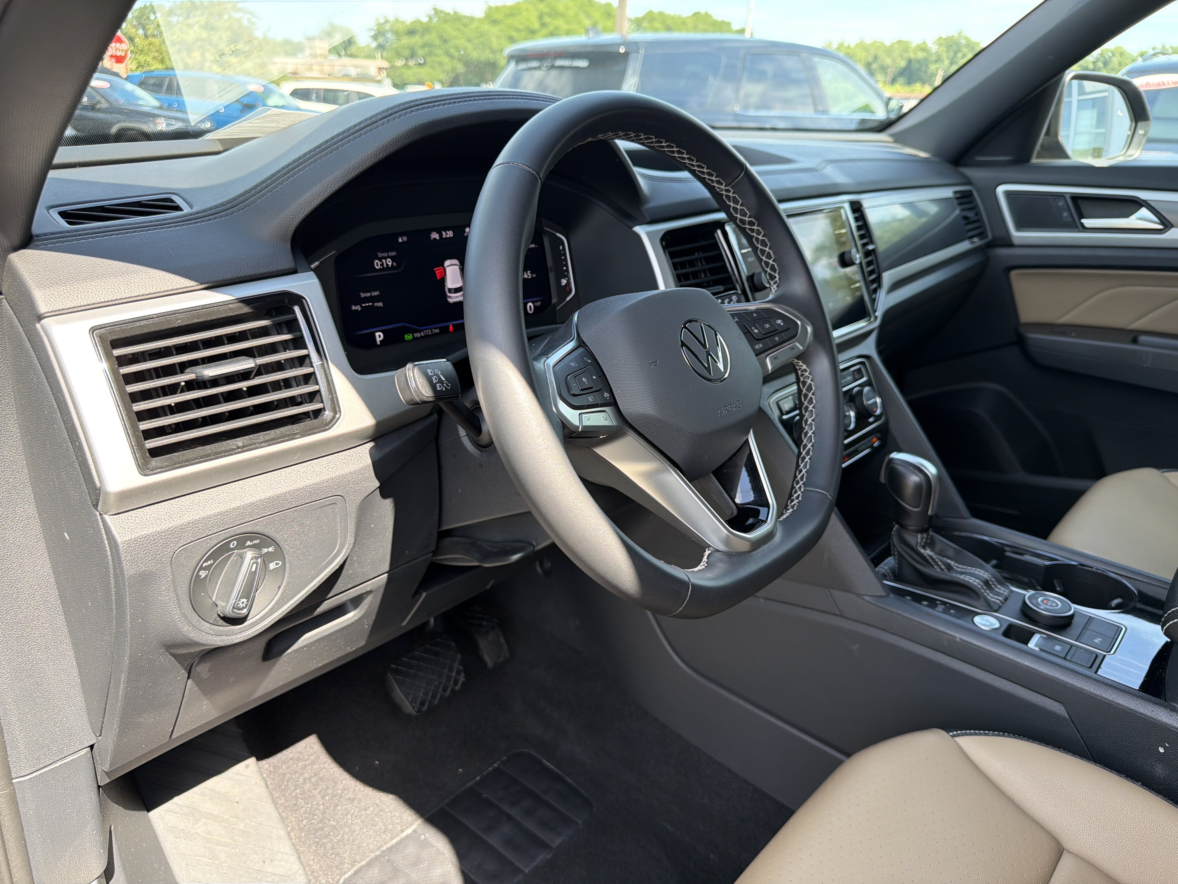 Certified 2023 Volkswagen Atlas Cross Sport SE w/ Panoramic Sunroof Package AWD/4WD image 19