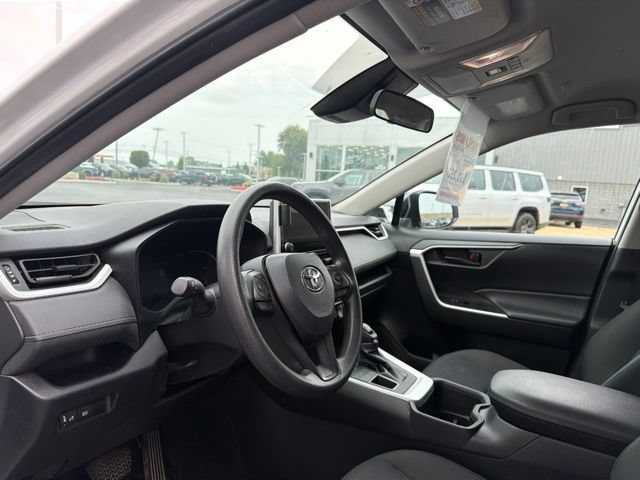 Used 2024 Toyota RAV4 LE AWD/4WD image 16